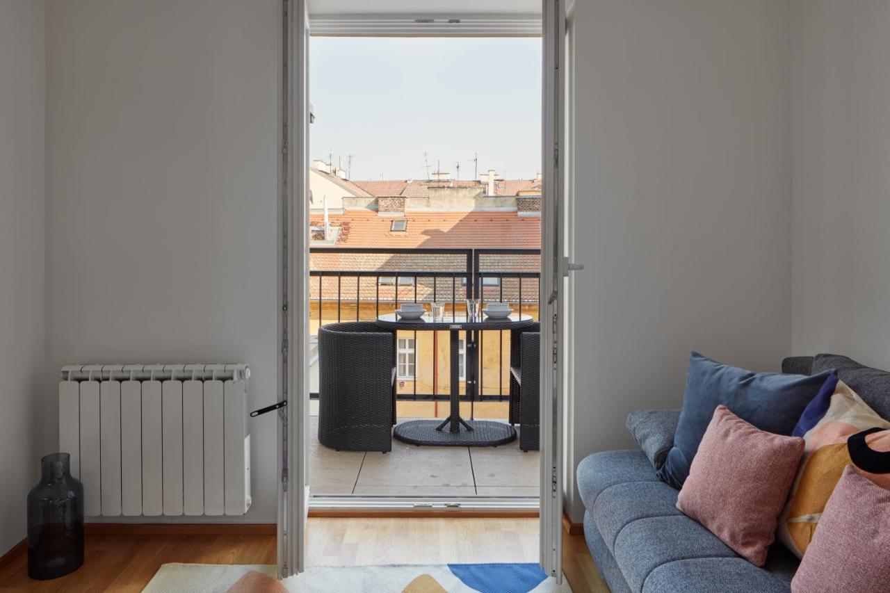 Bright Apartment In New Town By Prague Days エクステリア 写真