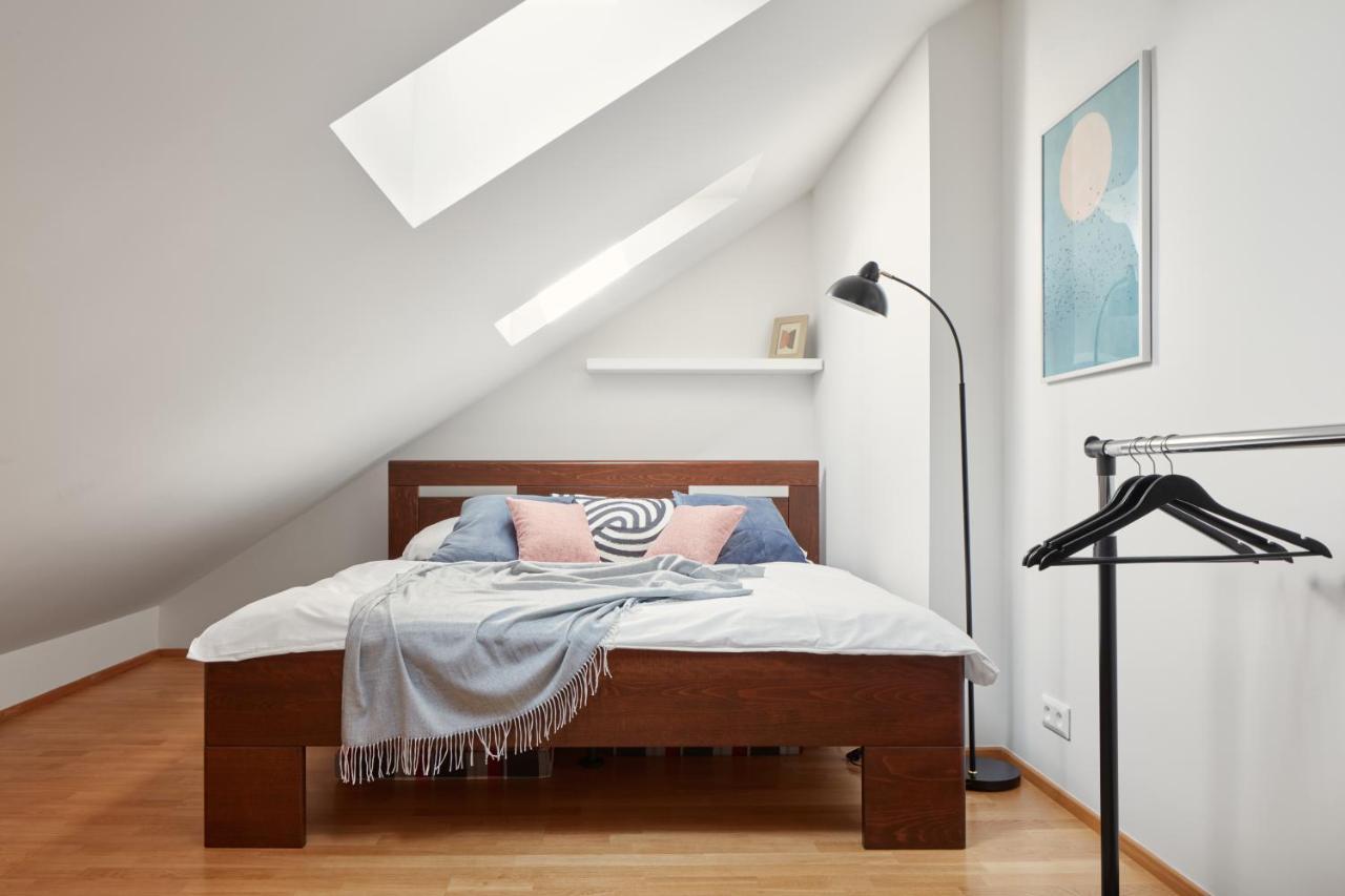 Bright Apartment In New Town By Prague Days エクステリア 写真