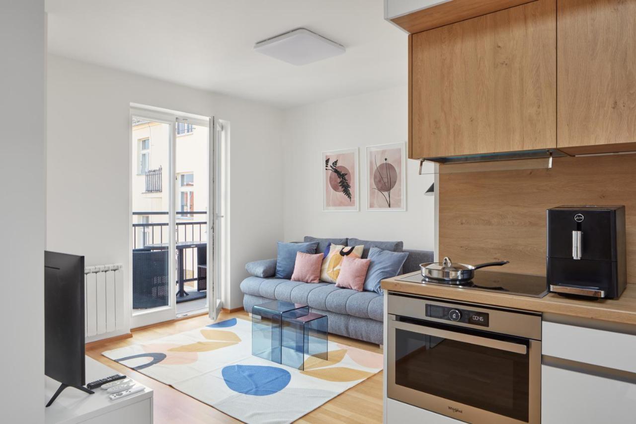 Bright Apartment In New Town By Prague Days エクステリア 写真